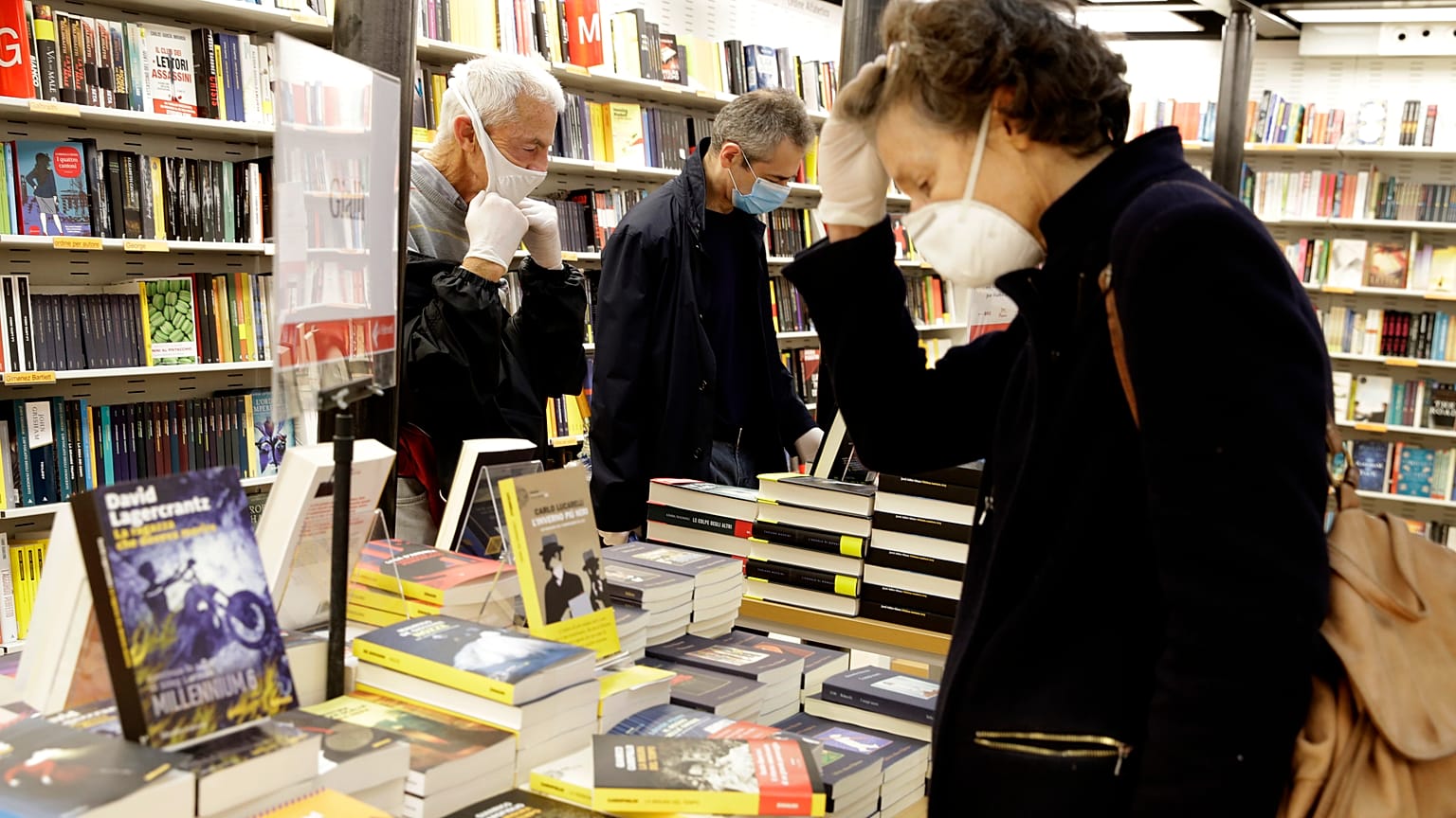 Coronavirus et confinement : les librairies rouvrent à Rome