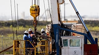 US oil prices plunge below zero amid coronavirus pandemic