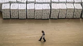 صحيفة: مصر ترسل طائرة عسكرية محملة بمساعدات طبية لأمريكا