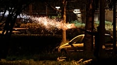 Force de police intervenant lors d'incidents à Villeneuve-la-Garenne dans le nord de Paris, le 20 avril 2020. 