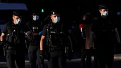 Un control policial por COVID-19 desata violencia callejera en París 