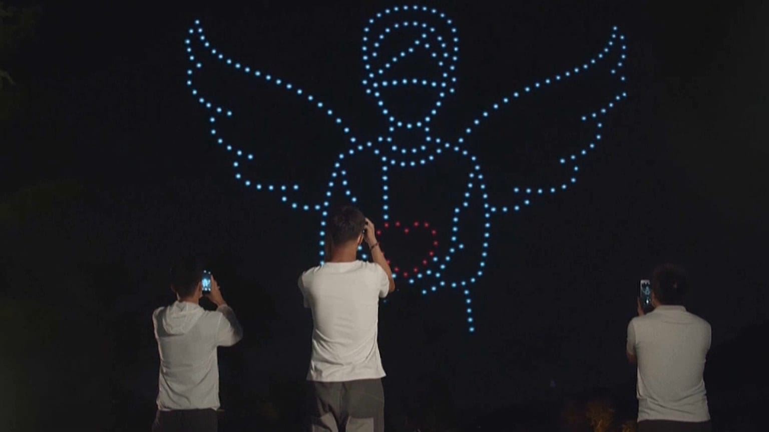 Lichtkunst mit Drohnen