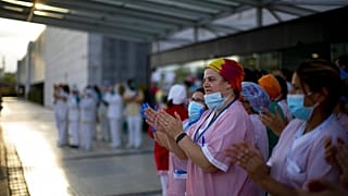 الطواقم الطبية في إسبانيا.. بين ضغوط المهنة ومضايقات الجيران