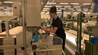 Empresas convertem-se e fabricam máscaras