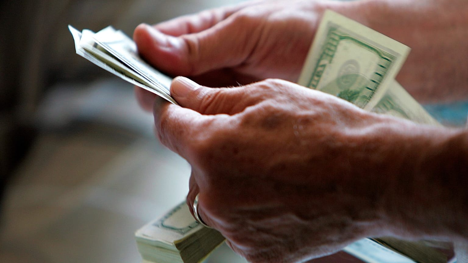 Άνοιξαν τις κάνουλες στις ΗΠΑ: Ακόμη 300 δισ. δολάρια για ΜμΕ και στήριξη στον πετρελαϊκό κλάδο 
