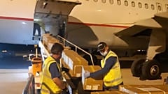 Στην Κύπρο επτά τόνοι εξοπλισμού από την Κίνα