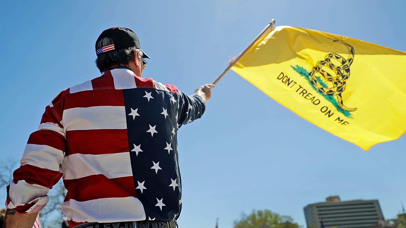 A korlátozások ellen tüntetnek Missouri fővárosában, Jefferson Cityben