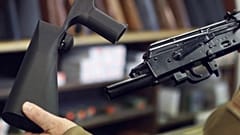  بریتانیا؛ بازداشت مردی که بی‌هدف با اسلحه از بالکن تیراندازی می‌کرد