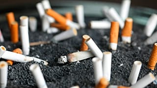Archives : mégots de cigarette dans un cendrier à New York (USA), le28/03/2019