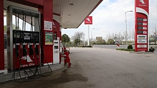 Akaryakıt istasyonu