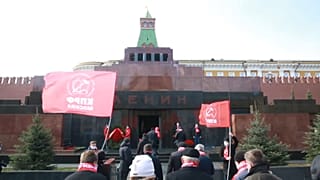 Юбилей Ленина: цветы, флаги и маски 