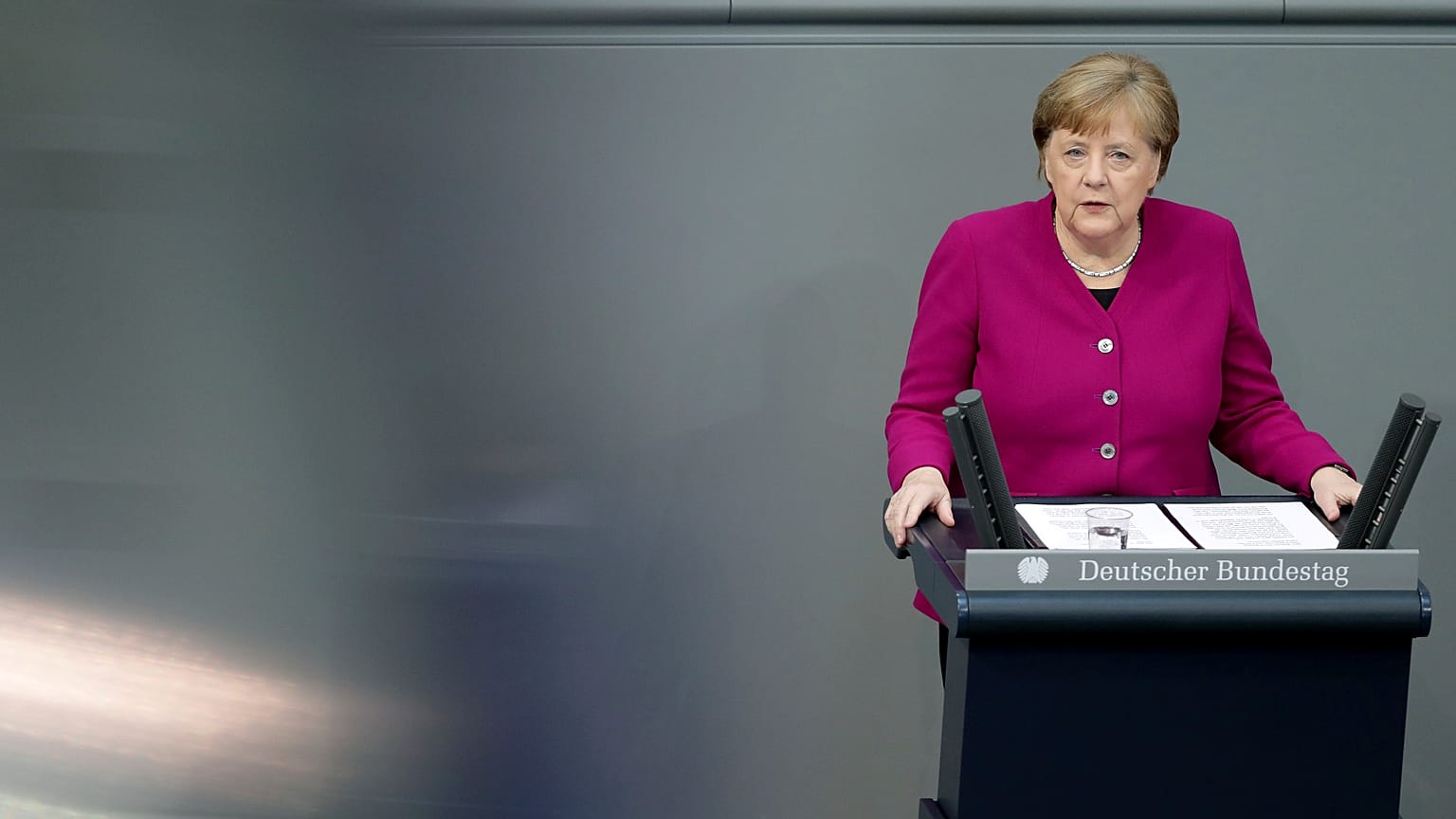 Angela Merkel reitera su rechazo a una deuda común pero ofrece una mayor contribución para la UE