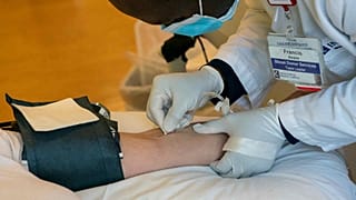 مستشفى ميد ستار جورج تاون الجامعي-دالاس،فيرجينيا، 22 أبريل 2020
