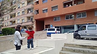 Eric despide a la policía después de su inusual felicitación de cumpleaños