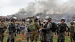 جنود إسرائيليون ينتشرون خلال مظاهرة فلسطينية ضد المستوطنات الإسرائيلية في قرية قصرا بالضفة الغربية المحتلة -2 مارس 2020.