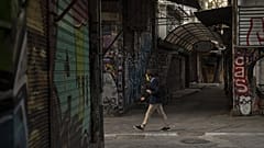 Αιφνιδιαστική υποβάθμιση από Fitch της προοπτικής του ελληνικού αξιόχρεου 