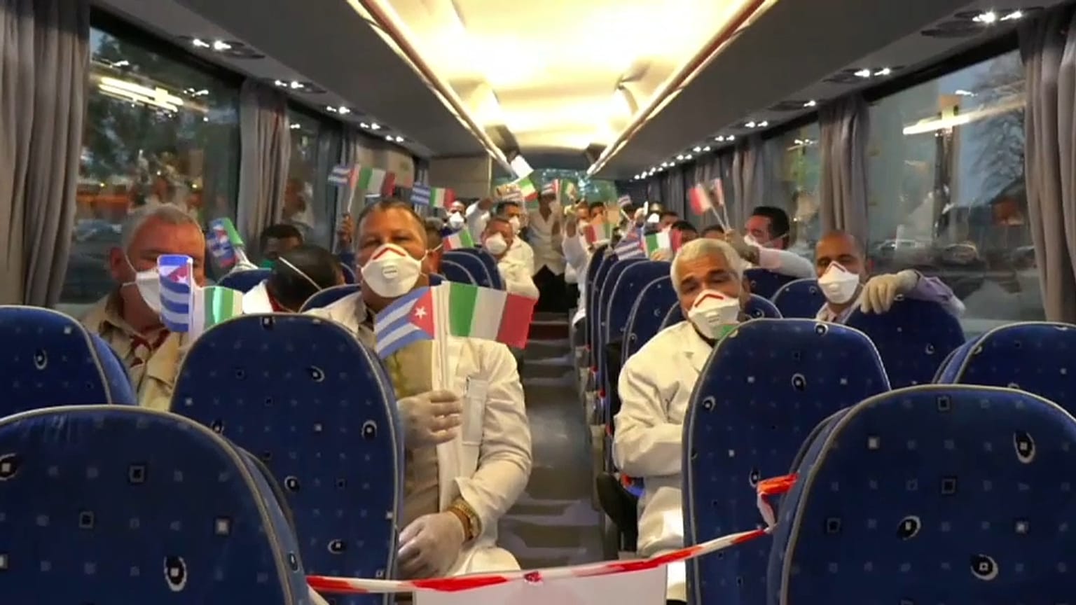 Kubanische Ärzte kommen in Italien an, März 