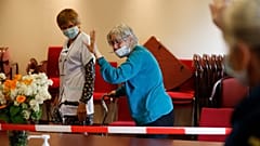Mortes diárias por coronavírus aumentam no Reino Unido