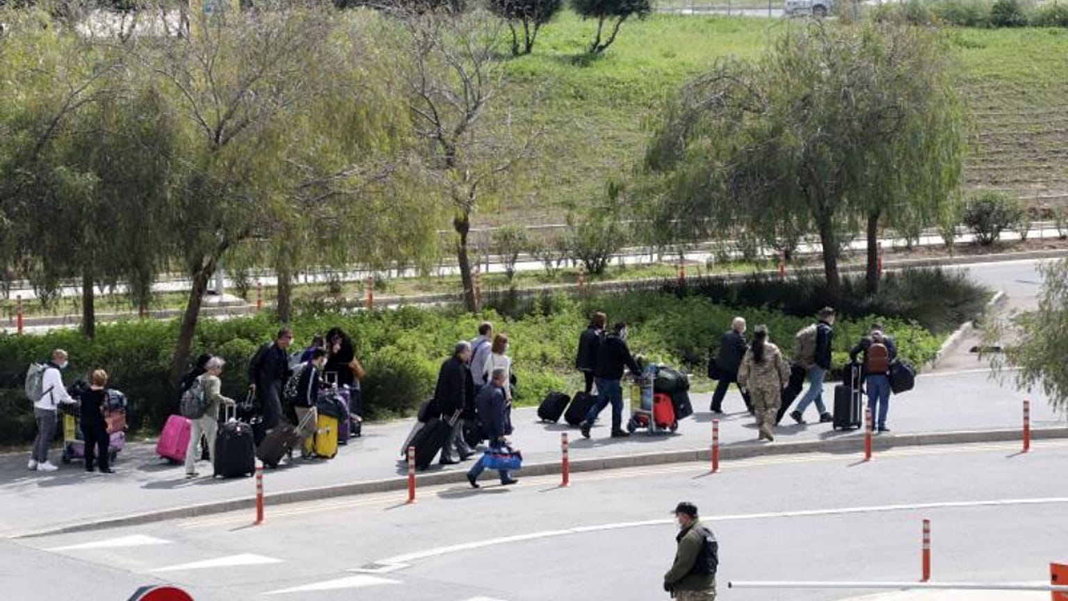 ΑΦΙΞΗ ΕΠΙΒΑΤΩΝ ΣΤΟ ΑΕΡΟΔΡΟΜΙΟ ΛΑΡΝΑΚΑΣ