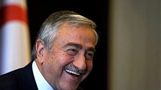 Απευθείας επικοινωνία με τον ΠΟΥ επιδιώκει με επιστολή του ο Ακιντζί
