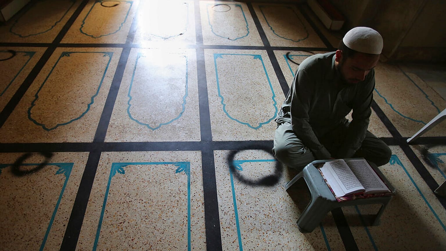 Musulmanes de todo el mundo celebran un mes de Ramadán enrarecido por la pandemia
