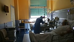 Covid-19 : plus de 20 000 morts au Royaume-Uni, une vaste campagne de tests sérologiques en Italie