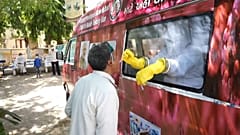 Coronavirus : vans mobiles de dépistage en Inde