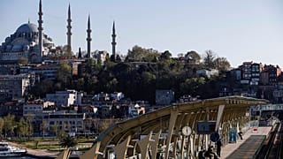 Összeomlott egy lakóépület Isztambulban