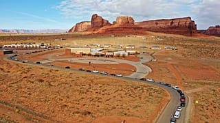Nel cuore degli USA, gli indiani Navajo lottano contro il Covid-19 senza neanche acqua potabile
