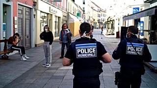 Ein Einzelfall oder ein tiefgreifendes Problem? Am Wochenende wurden Polizisten dabei gefilmt, wie sie sich rassistisch über einen Verdächtigen äußern.