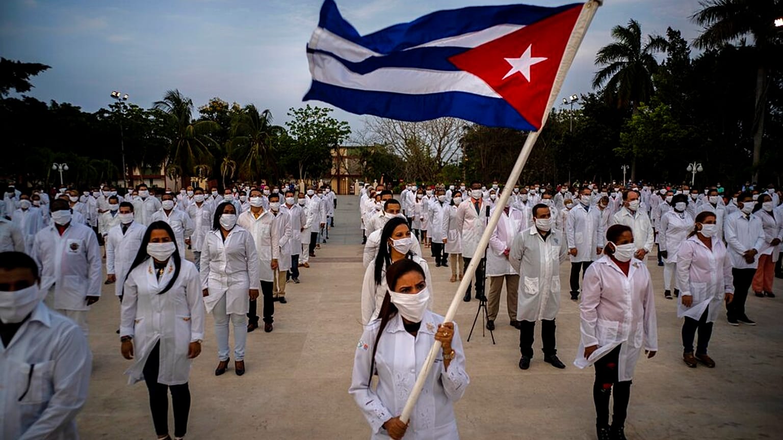 Ceremonia de despedida de los sanitarios cubanos en La Habana