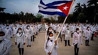 Ceremonia de despedida de los sanitarios cubanos en La Habana