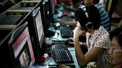 Çin'in başkenti Pekin'de bir internet kafe (arşiv) 