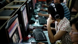 Çin'in başkenti Pekin'de bir internet kafe (arşiv) 