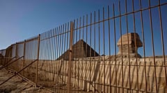 غلق مواقع أثرية أمام السياح في الجيزة بسبب جائحة كوفيد-19 - 22/3/16