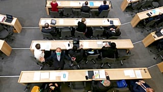 Abstand halten gilt weiter als wichtigste Maßnahme gegen die Ausbreitung des Coronavirus.