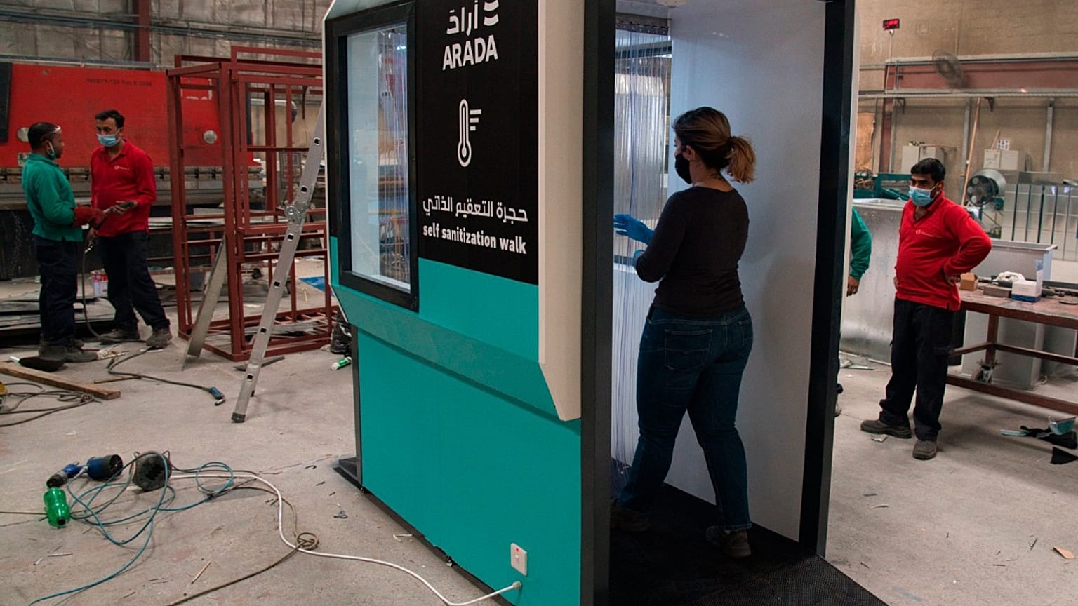 بوابة عبور للتعقيم مع نظام إجراء فحوصات هل مستخدمين في دبي - 2020/04/27