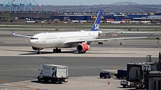 Μαζικές περικοπές στη SAS