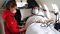 Rusya'daki akciğer hastası tıp öğrencisi ambulans uçakla Türkiye'ye getirildi