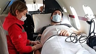 Rusya'daki akciğer hastası tıp öğrencisi ambulans uçakla Türkiye'ye getirildi