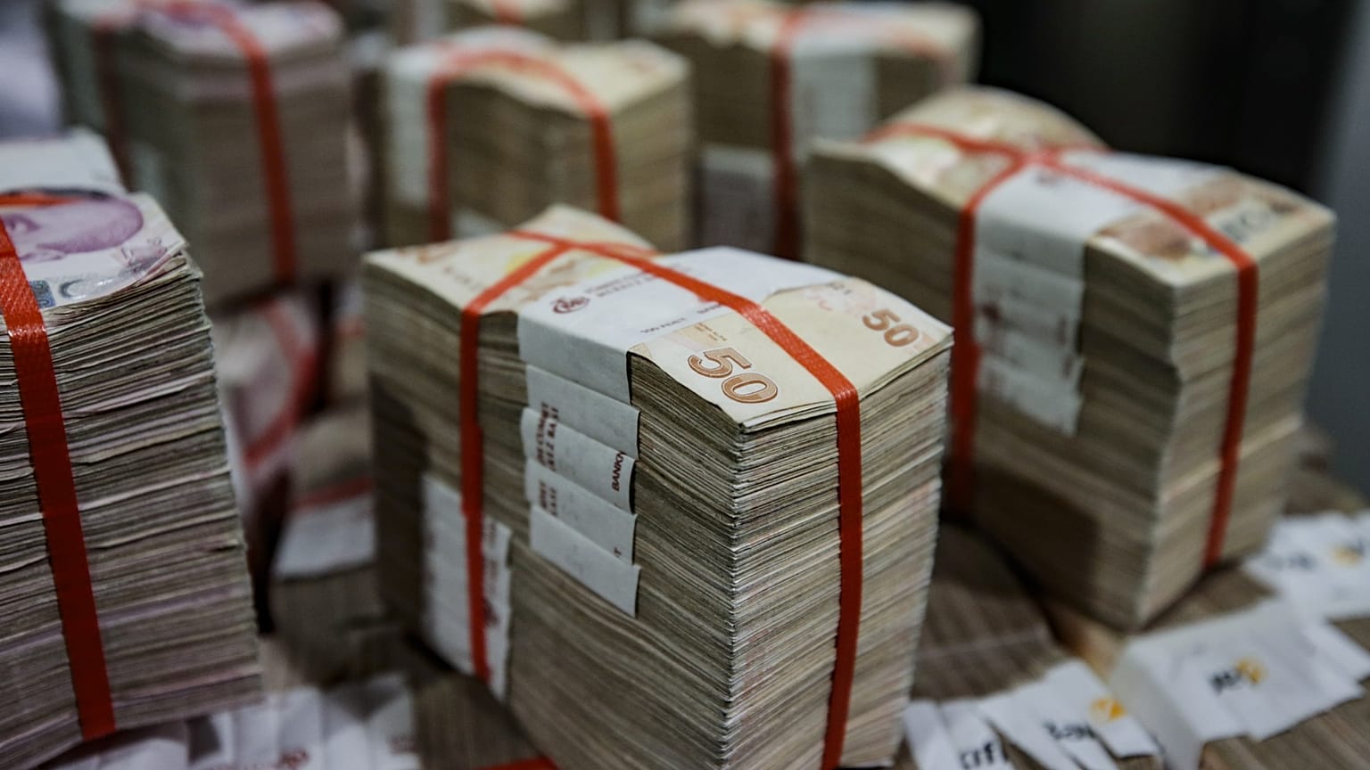 Hazine ve Maliye Bakanlığı, tahvil ihalesinde 3 milyar 383,1 milyon lira borçlanmaya gitti