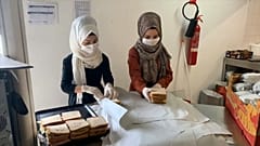 Au Portugal, des réfugiés solidaires