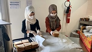 Au Portugal, des réfugiés solidaires
