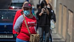 Очередь в супермаркет в Мадриде