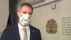 "Cherche-t-on à m'empoisonner ?", s'interroge le maire de Prague