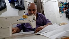 A Gaza, les ateliers textiles reprennent leur activité avec le coronavirus