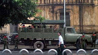 Myanmarlı askerler. Yangon / Myanmar (arşiv)