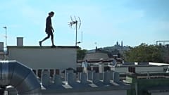 Freerun : il parcourt les toits de Paris en plein confinement