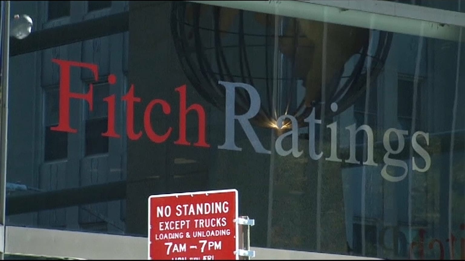 Il declassamento di Fitch non spaventa l'Italia e i mercati