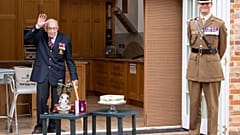 Emekli yüzbaşı Tom Moore